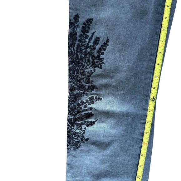 We the Free Floral Embroidered Girlfriend Jeans Size 27 - Picture 4 of 6